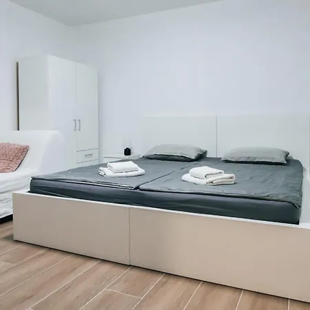 Cherry Berry Apartmani Eminovci Kültér fotó