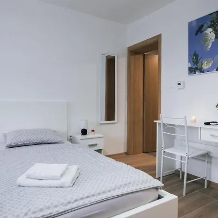 Cherry Berry Apartmani Eminovci Kültér fotó