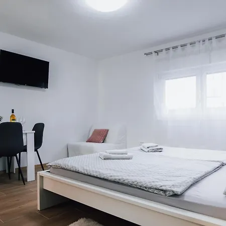 Cherry Berry Apartmani Eminovci Kültér fotó