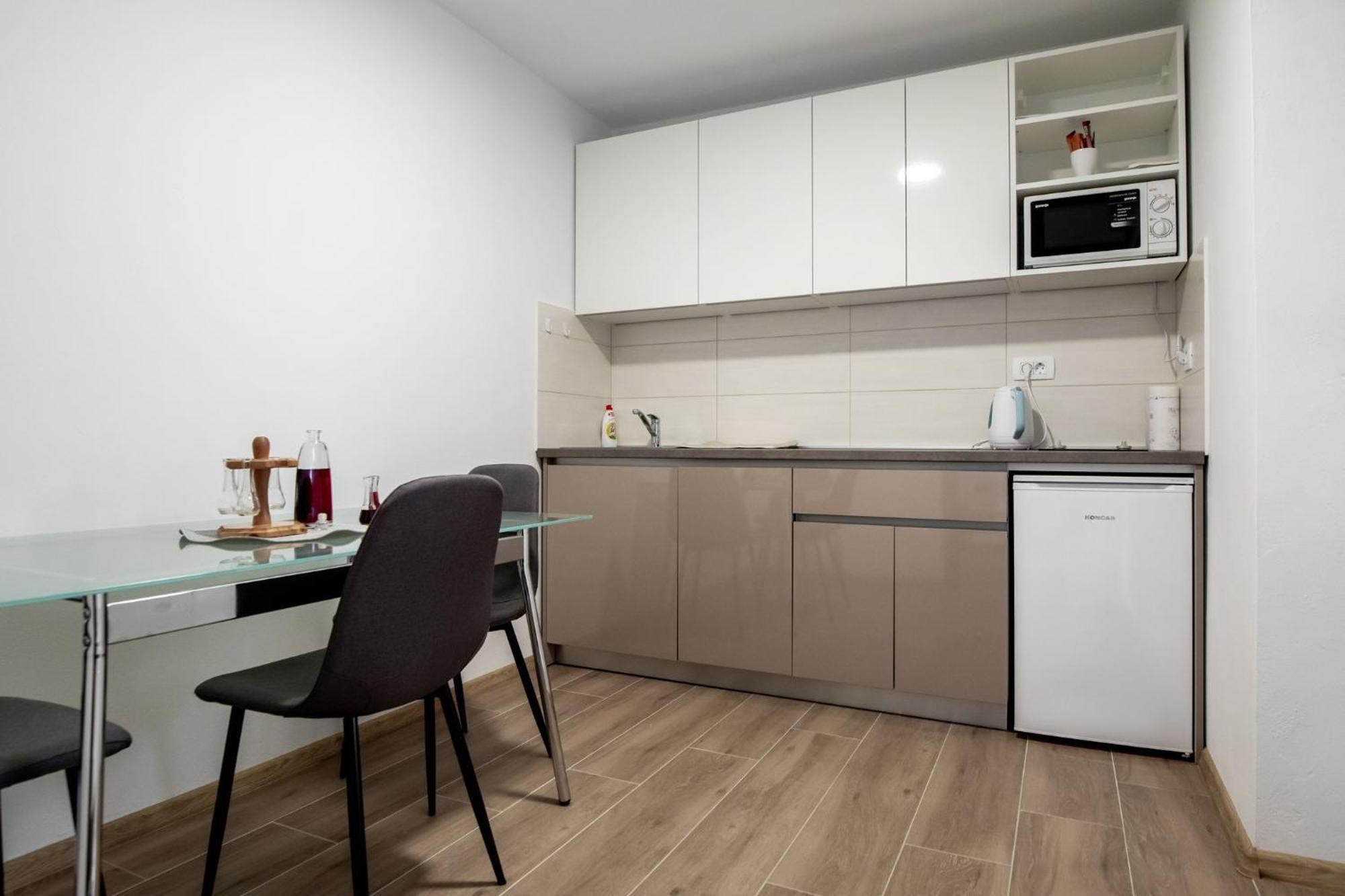Apartment Cherry Berry *